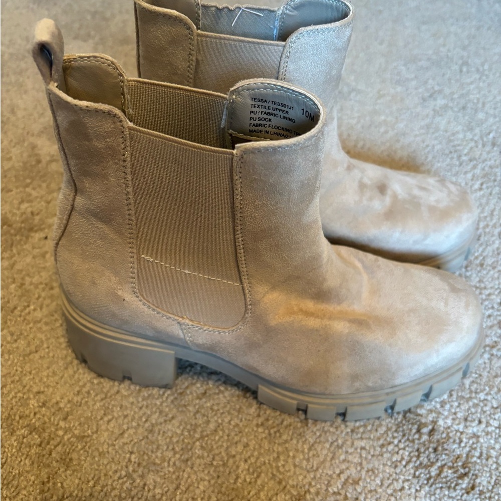 Stylish Beige Chelsea Boots